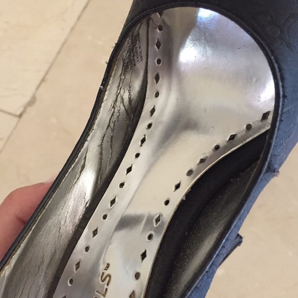 BCBG Black heels - Picture 6 of 8